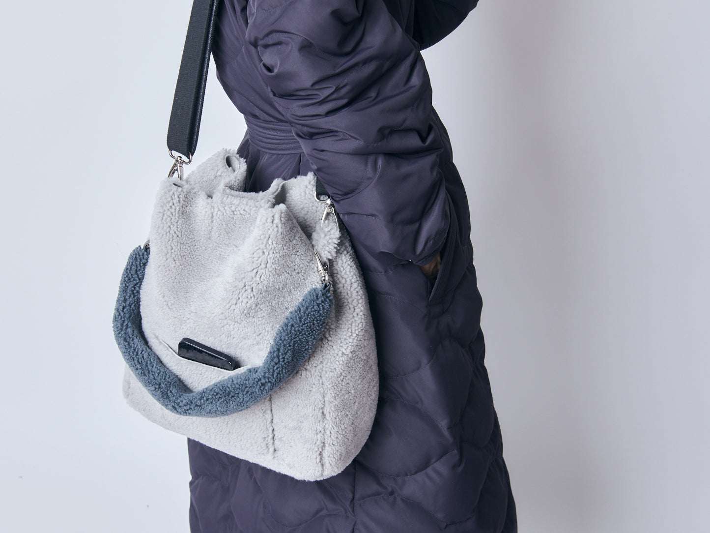 Cosy Shopper - Smoke with Cosy Strap Fog