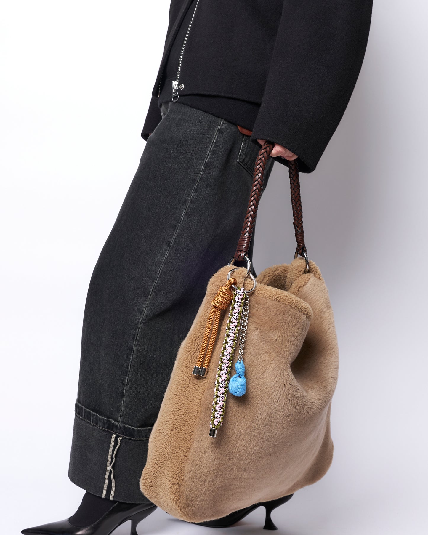 Chalet Shopper sand with Bagstrap braided leather brown