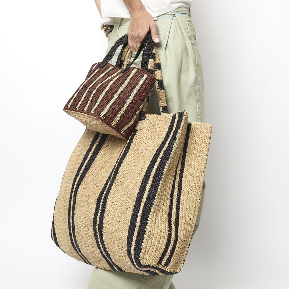Raffia Bag 'La Piccola' - chocolate mousse